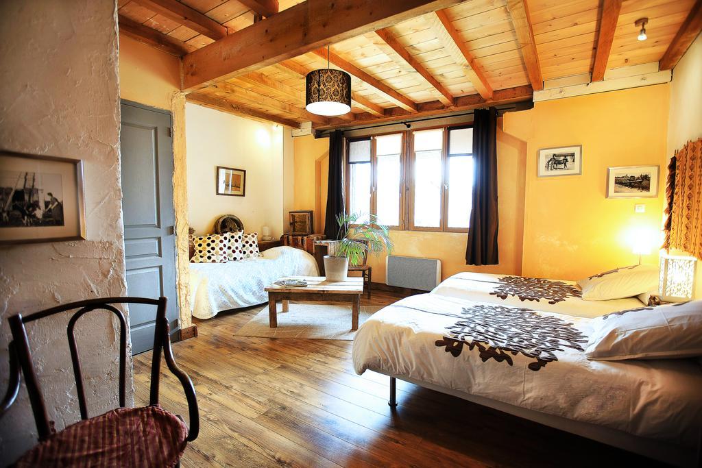 Hotel La Ferme Modele Châtillon-la-Palud Zimmer foto